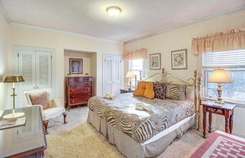 Central and Ornate Sewanee Home with Screened-In Porch - Foto 17