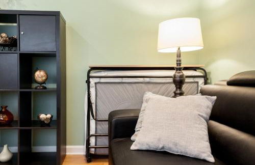 Cozy condo with yard and patio. Long-stay discount available - Foto 14