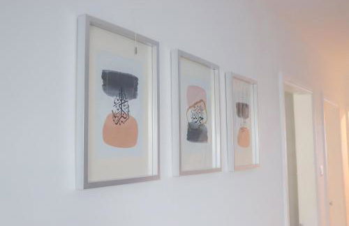 Beautiful 2 Bedroom house with big Garden & Parking fast wifi, and king size bed - Foto 6