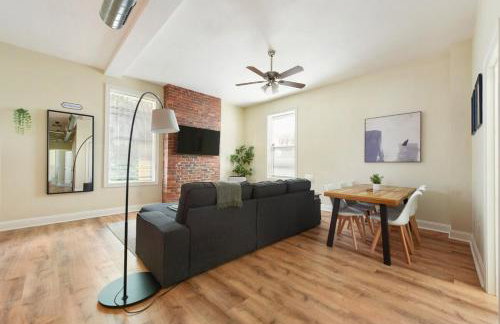 FREE Parking, Netflix in East Liberty By Parks and Uni - Foto 13