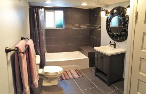 6-Bedroom Tudor in the Downtown Historic District - Foto 15