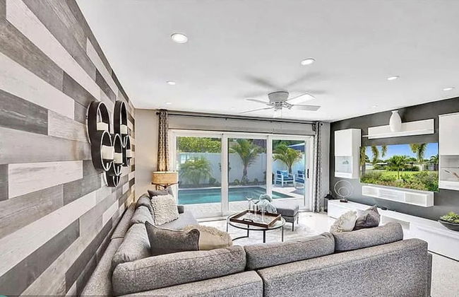 Beach Bliss 10 Mins to Waves 3BR Oasis With Pool - Foto 29