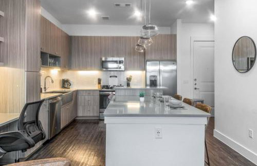 Luxurious New Unit 1Bd1Ba Pool Golf Sim - Foto 10