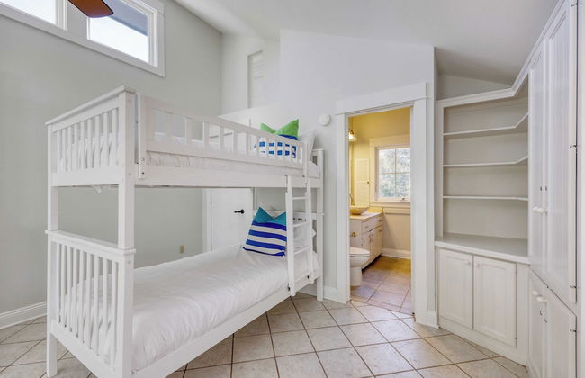 Blackwater Bay Hideaway by Avantstay Waterfront, Pool, Dock, Hot Tub - Photo 33