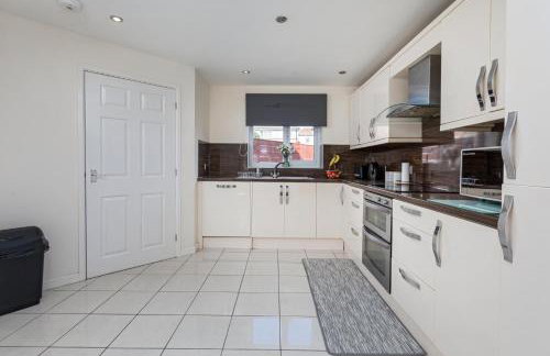 Spacious Luxurious Serviced Accommodation 6 - Photo 27