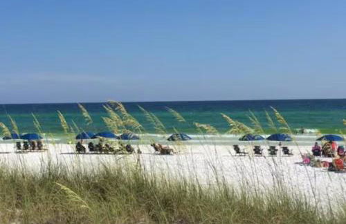 Say YES To Spring! 4BR Home w private pool 2 min to Destin beaches - Foto 17