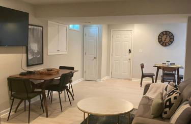 Cozy 2BR suite w Sauna - Foto 41