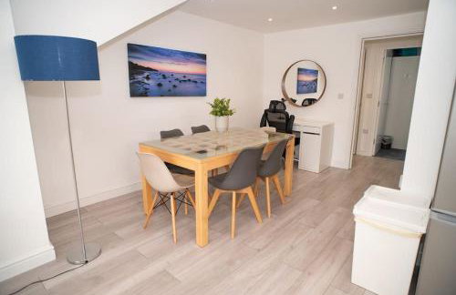 Maisy Lodge - Two Bed Lux Flat - Parking, Netflix, WIFI - Close to Blenheim Palace & Oxford - F2 - Photo 14