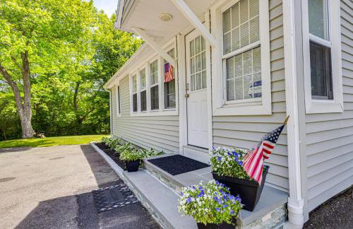 Modern Terryville Cottage with Deck and Lake View! - Foto 25