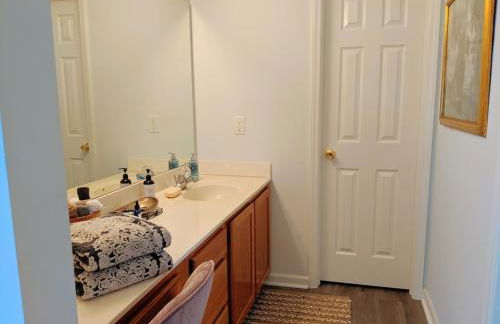 RARE Downtown Matthews walk 2 shops restauraunts hike CLT 2 Bedroom not 3br - Foto 22