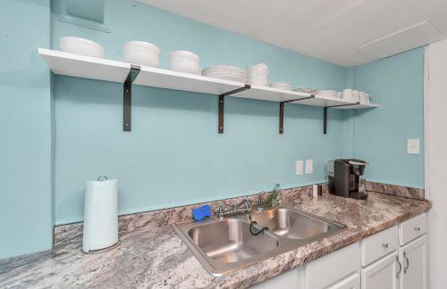 Sleep a Group of 7 in this Spacious Galveston Studio - Minutes to Beach! - Foto 10