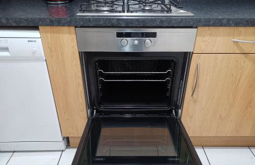 The Dakota - next to East Midlands Airport - Photo 18