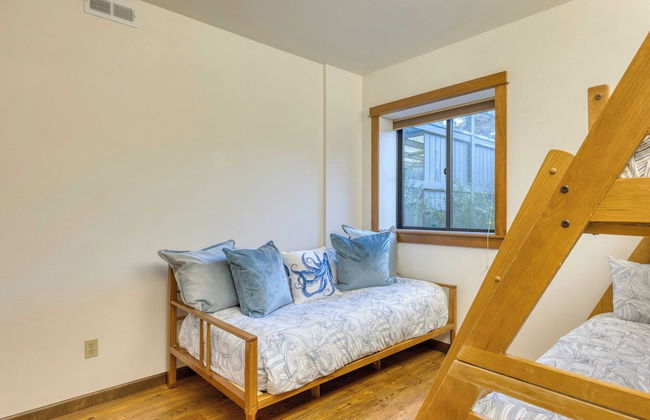 Half Block to Beach w/ Oceanview, Patio + Balcony The Shore Pine by Avantstay - Foto 24