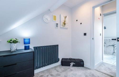 Incredible Home With Games Room, Sleeps 8, Parking Included, Perfect For Groups, Families, Contractors, Professionals - Photo 14