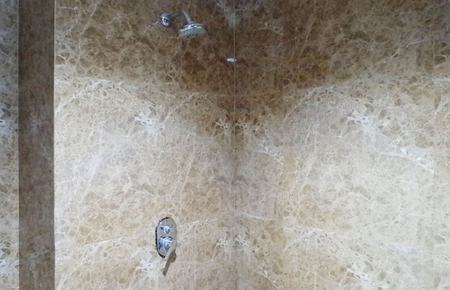 Serene Exclusive Modern Studio Apartment At Grand Sungkono Lagoon - Photo 9