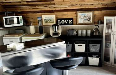 The Shed . A cosy, peaceful, 96% recycled, chalet. - Foto 5