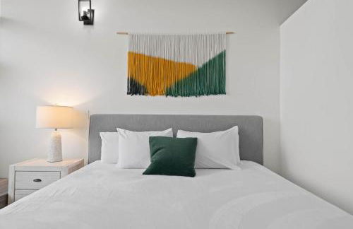 Party in Gaslamp 4BR Downtown Pad with Bathtub - Foto 27