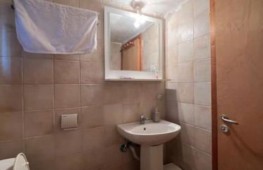 Traditional Wooden Apartment - Photo 29