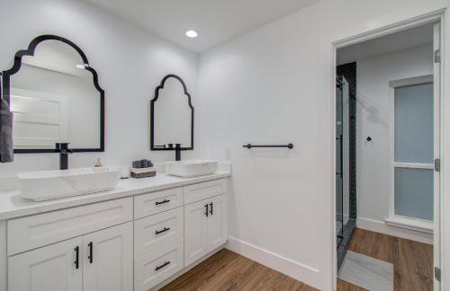 5-BD Modern Central Getaway w Hot Tub - Mins to DT - Foto 21