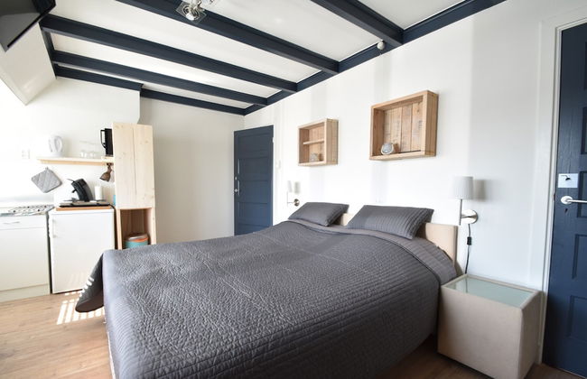 Elegant Studio Near Beach - Photo 6