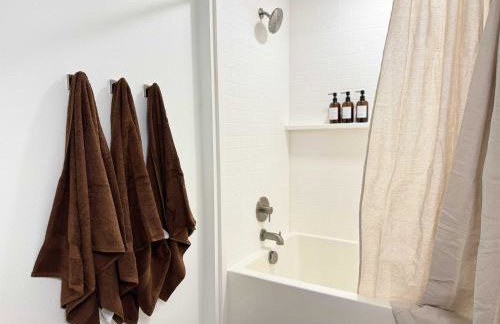 Upscale Escape 10 Min from Disneyland With Pool & Gym - Foto 70