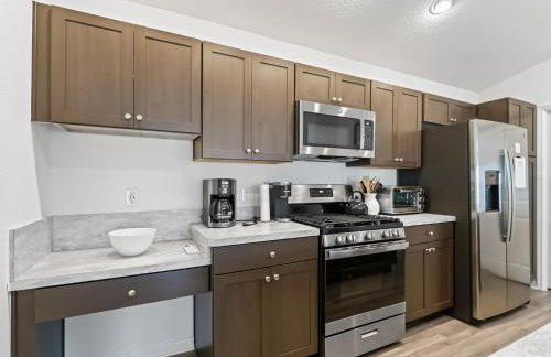 1642 Z5 VILLAGE OF LAKE DENHAM by REMAX Premier - Foto 6