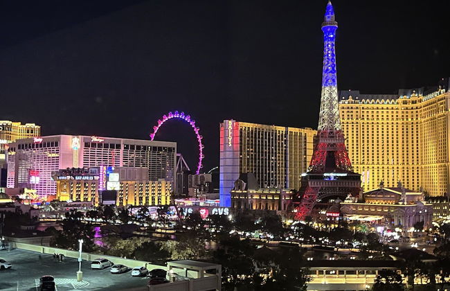 Stay together on the strip - 6 comfy beds w/view! - Foto 53