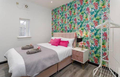 Luxury Mirror Party Pad with 4 Bedrooms! - Foto 18