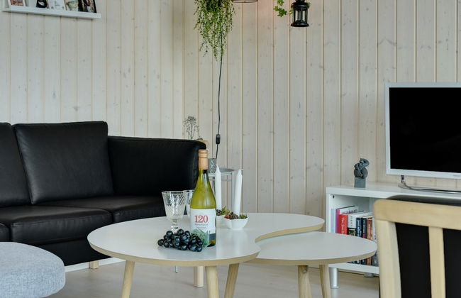 "Sighfrith" - 150m from the sea - Photo 29