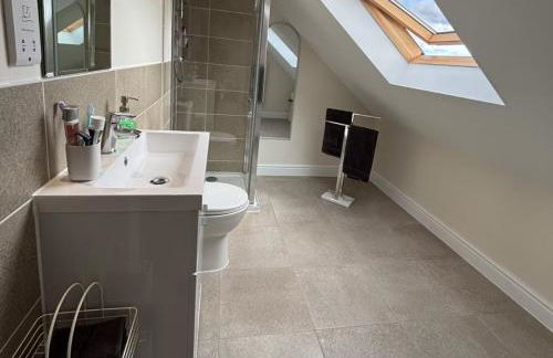 Comfortable 4BR stay in Bourne, Free Parking, Sleeps 7, Families & Contractors Welcome - Foto 28