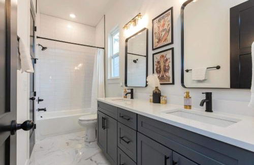 Rooftop Deck Hot Tub Fire pit Sleeps 10 - Foto 35