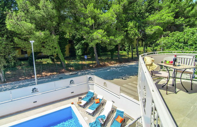 Modern Villa with Private Pool & Hot Tub near Center & Beach - Photo 25