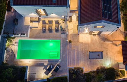 Villa True Oasis with Heated Pool - Photo 13