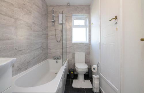 Modern Two Bedroom House with Parking - Foto 2