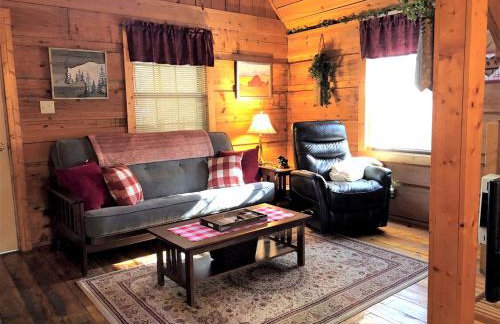 Romantic Log Cabin with Hot Tub near Cherokee National Forest, Tennessee - Foto 29