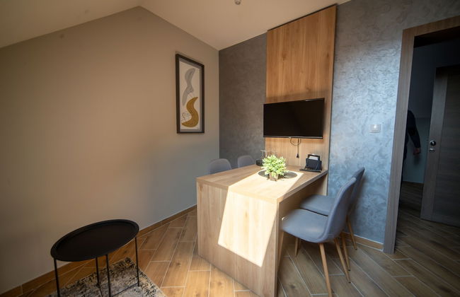 Manoir Apartments - Photo 48