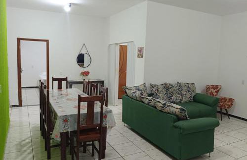 Casa grande, ar em todos os quartos, cabe 3 carros - Foto 6