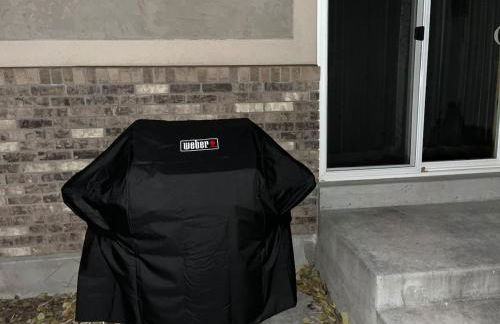 Spacious Modern Home with Game Room - Foto 32