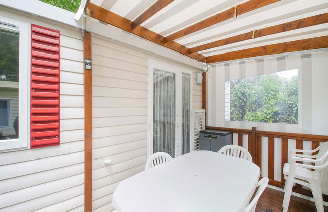 Swanky Mobile Home in Saint Jean de Monts Near Seabeach - Photo 1