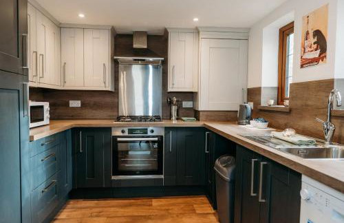 Heron's Perch- A pond-side retreat with cinema room - Photo 25