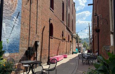 The Riverstone Getaway in historical Madison, IN - Foto 18