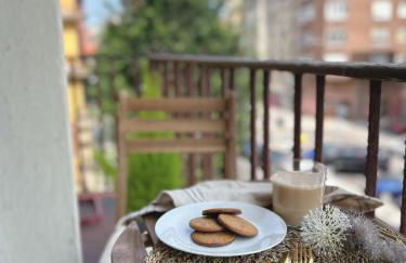 Lujoso apartamento boutique a estrenar con parking gratis - Foto 7