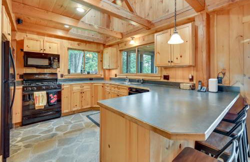 Lakefront Westhampton Cabin with Beach and Kayaks! - Foto 10