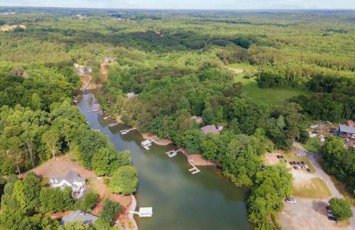 Lake Norman Home Lake Access with Heated Pool & Hot Tub - Foto 56