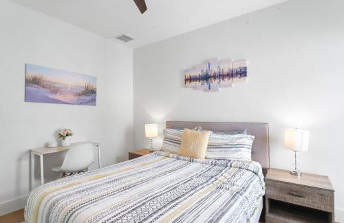 Luxe East Downtown 3BR Condo, Walk to Bars, Restaurants, Shops - Foto 37