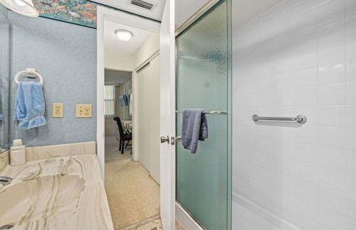 Cozy Ocean Condo with Pool Small Dog Friendly - Foto 25