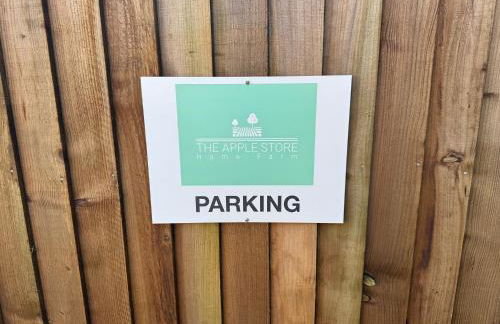 Apple Store- Countryside Apartment - Photo 22