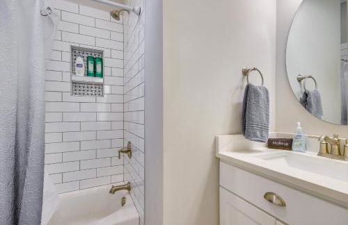 Lake Access and Boat Slip Greenwood Cottage! - Foto 13