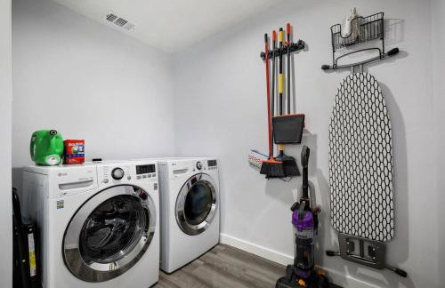 Upscale 3BR 2B Cozy Home with Pool & Grill - Foto 28