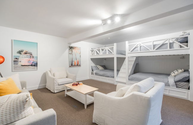 Hamptons Inspired Luxury - Photo 15